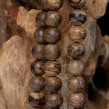 Vòng Trầm Hương 108 hạt 8 li cận chìm ( loại 1 )