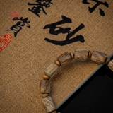 Vòng trầm banh hạt tự nhiên cho nữ