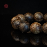 Vòng tay Trầm Hương tròn 18 li cận chìm