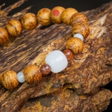 Vòng trầm hương tròn banh quầng 10 li mix ngọc trắng