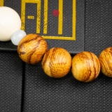 Vòng trầm hương tròn banh quầng 10 li mix ngọc trắng cao cấp