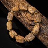 Vòng tay trầm hương Bông Chìm hạt tự nhiên