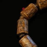 Vòng tay Trầm Hương rục cận chìm dạng trúc tự nhiên ( size trung )