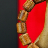 Vòng tay trầm hương rục cận chìm lu thống