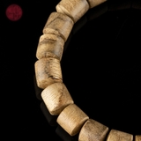 Vòng tay Trầm Hương lu thống 8 li banh bông