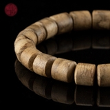 Vòng tay Trầm Hương lu thống 8 li banh bông