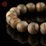 Vòng tay Trầm Hương tròn 12 li banh bông già