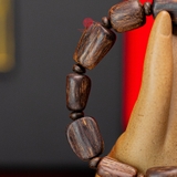 Vòng tay trầm hương chìm nước dạng hạt tự nhiên