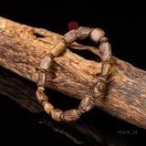 Vòng tay Trầm Hương rục chìm dạng hạt tự nhiên cho tay nữ (6,4g )