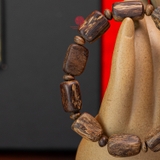 Vòng tay Trầm Hương cận chìm hạt tự nhiên cho nam (size trung)