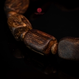 Vòng tay Trầm Hương cận chìm hạt tự nhiên cho nam (size trung)