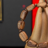 Vòng tay Trầm Hương cận chìm hạt tự nhiên cho nam (size nhỏ)