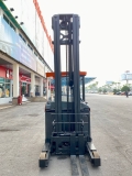 Xe nâng điện cũ Reach truck 1.6 tấn hiệu BT RRE 160. Khung Triplex 8500mm. Sx 2011. Mã XC.R16BTT85.00585