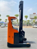Xe nâng điện cũ Reach truck 1.6 tấn hiệu BT RRE 160. Khung Triplex 8500mm. Sx 2011. Mã XC.R16BTT85.00585