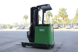 Xe nâng điện cũ reach truck cũ 1.5 tấn Toyota 7FBR15. Khung FV4000. Sản xuất 2007.