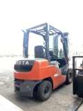 Xe nâng dầu cũ 2.5 tấn Toyota 8FD25. Khung V3000. Sản xuất 2016. Mã XC.D25TOS30.00515