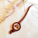 Trâm cài tóc gỗ- resin- hoa kết trái tim-110