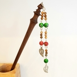 Trâm cài tóc tua rua gỗ hạt màu ( 2 dây )