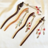 Trâm cài tóc tua rua đá hồng