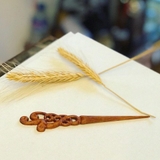 TRÂM CÀI TÓC GỖ CARVED 01