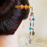 Trâm cài tóc tua rua gỗ hạt màu ( 2 dây )