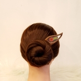 Trâm cài tóc gỗ- resin- 2quelượn-cúc đỏ mix -115