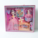 Hộp đồ chơi búp bê giường kèm sticker cho bé