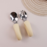 Set thìa nĩa cán vòng kèm hộp Yumi Bear cho bé