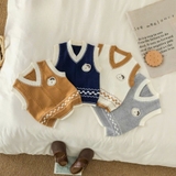 Áo gile len cổ V thêu gấu cho bé