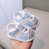 Giày tập đi chống trượt hình gấu đội nón cho bé