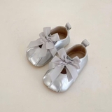 Giày da tập đi 2 nơ vải mềm chống trượt cho bé gái