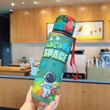 Bình nước nhựa nắp bật in họa tiết 700ml
