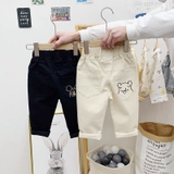 Quần kaki thêu gấu túi sau cho bé trai
