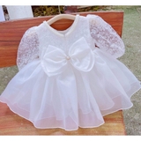 Đầm xoè váy voan thân ren tay lỡ trắng kèm cài tóc
