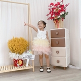 Đầm xoè ren nhiều tầng nơ ngực kèm cài tóc