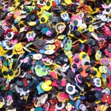 Sticker dán dép Crocs mẫu ngẫu nhiên