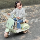 Xe điện Vespa dành cho bé gái kiểu dáng basic