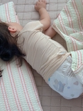 Có nên đánh thức bé để thay bỉm không? Khi nào cần thay bỉm cho bé vào ban đêm?