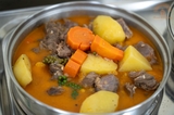 Bò hầm tiêu xanh bánh mì