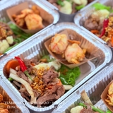 Lunch box Fine- Cơm bò xào nấm và rượu sake, chả tôm/ Stir-fried beef with mushroom and shrimp patties with rice