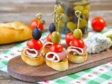 Set 20 Olive and bacon crostini