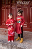 Áo dài gấm dệt đỏ bé trai