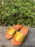Guốc mộc quai gấm cho bé