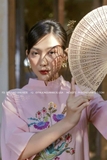 Áo dài linen hồng phấn thêu hoa dáng suông