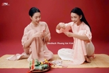 Áo dài gấm hồng phấn dáng suông