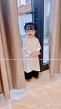 Áo dài trắng kèm mấn bé gái