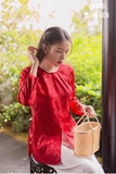 Bà ba mẹ bé gấm tơ đỏ