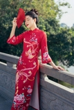 Áo dài gấm đỏ mẹ M