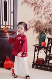 Bộ gấm thêu bé gái hàng thiết kê ( áo đỏ, quần lụa trắng)