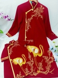 Aó dài đỏ thêu hoa